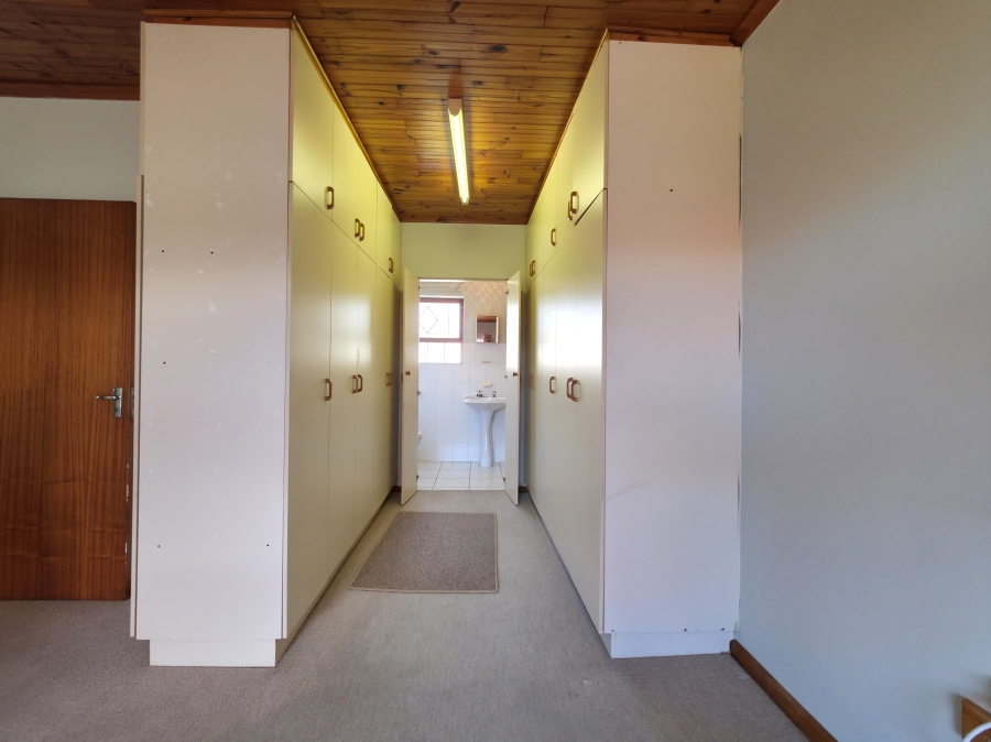 4 Bedroom Property for Sale in Wavecrest Eastern Cape